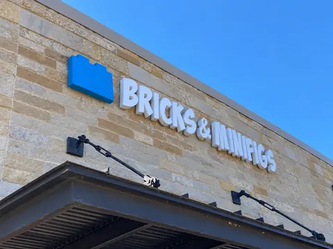 Bricks & Minifigs South Austin