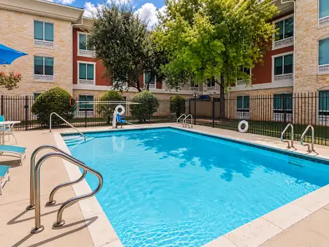 Holiday Inn Express and Suites Austin SW