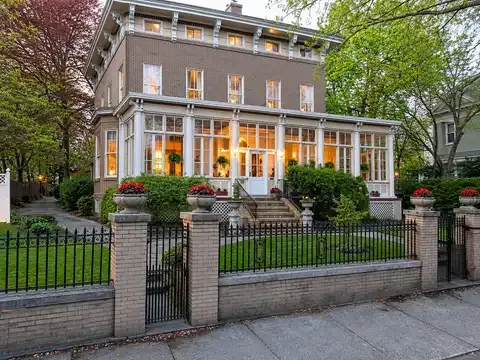Akwaaba Mansion