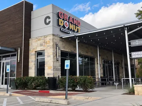 Grand Donuts