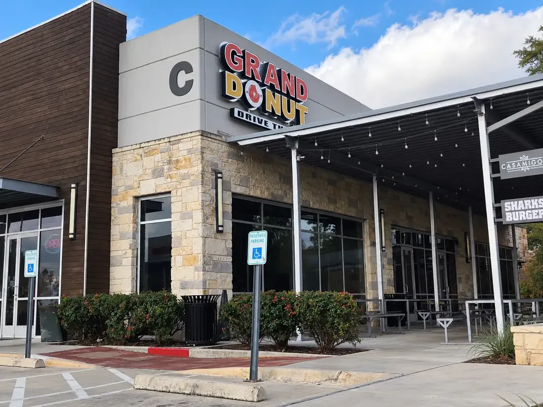Grand Donuts