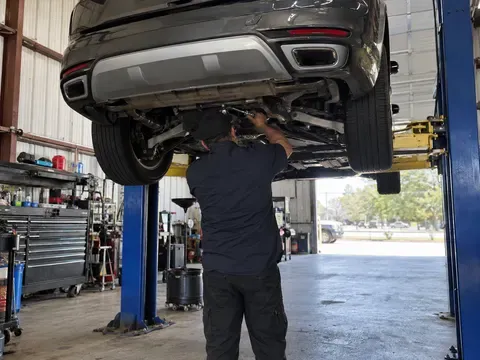 Mina's Auto Care