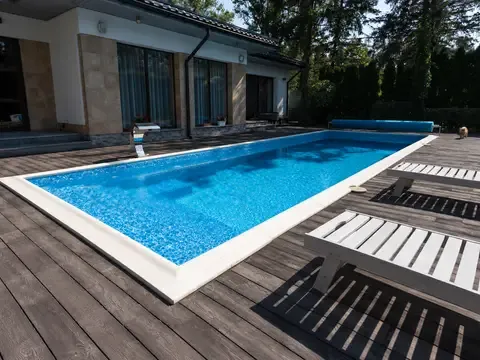 Precision Pool Cleaning
